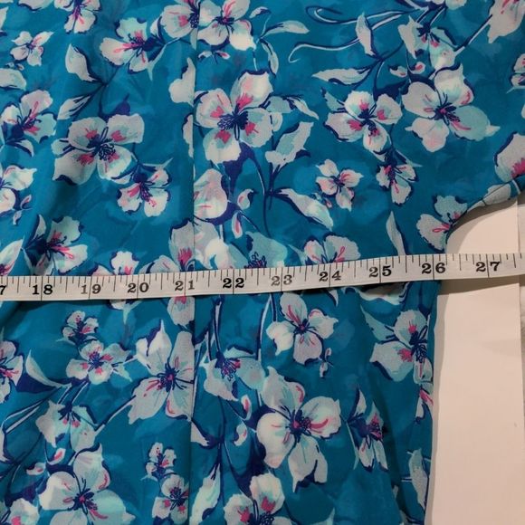 Torrid Floral Chiffon Short Sleeve Top in Aqua Blue size 2 - Picture 9 of 11